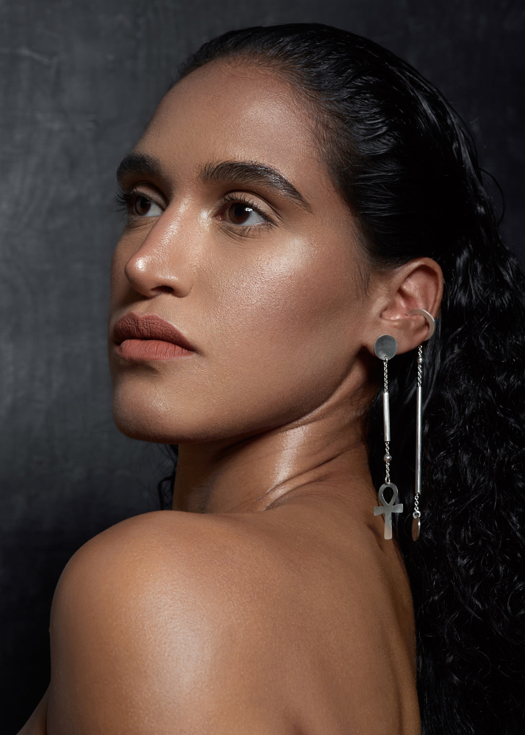 Silver earring Hayat Sama set - Model photo side